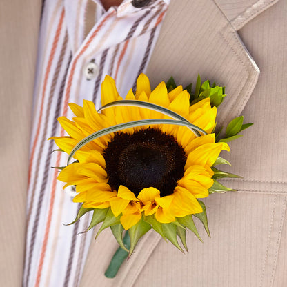 Free Spirit Boutonniere –  Village Bloom Florist, Folsom LA